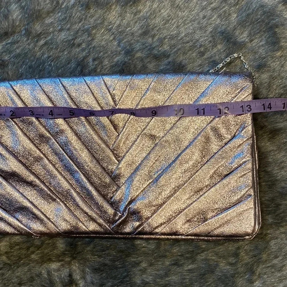 Call it spring champagne mettalic oversized clutch silver tone  shoulder bag - Picture 7 of 12
